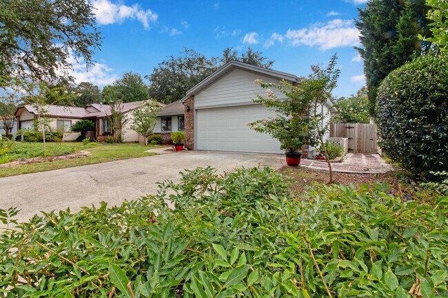 Building Photo - 203 Cedar Ridge Way