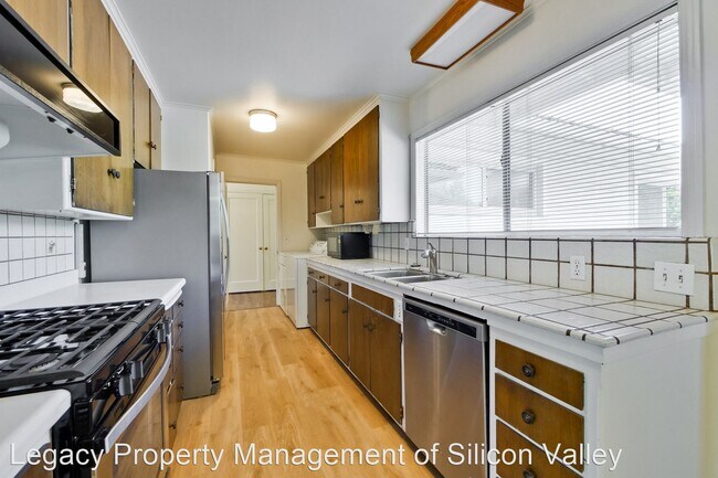 Building Photo - 3 br, 2 bath House - 896 Southampton Drive