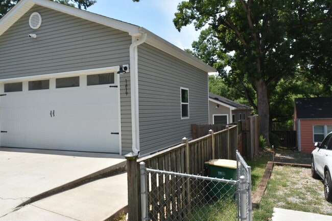 Building Photo - 1619 N University Ave
