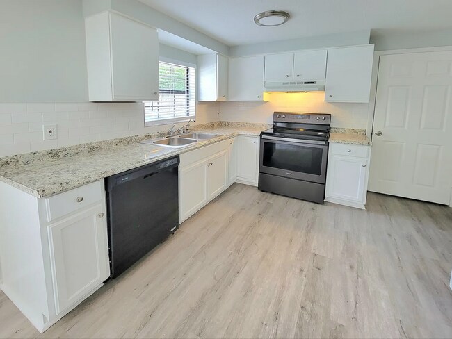 Building Photo - Renovated 4BR/2BA Pool Home in Jacksonville, FL | Fenced Yard | Pets Welcome