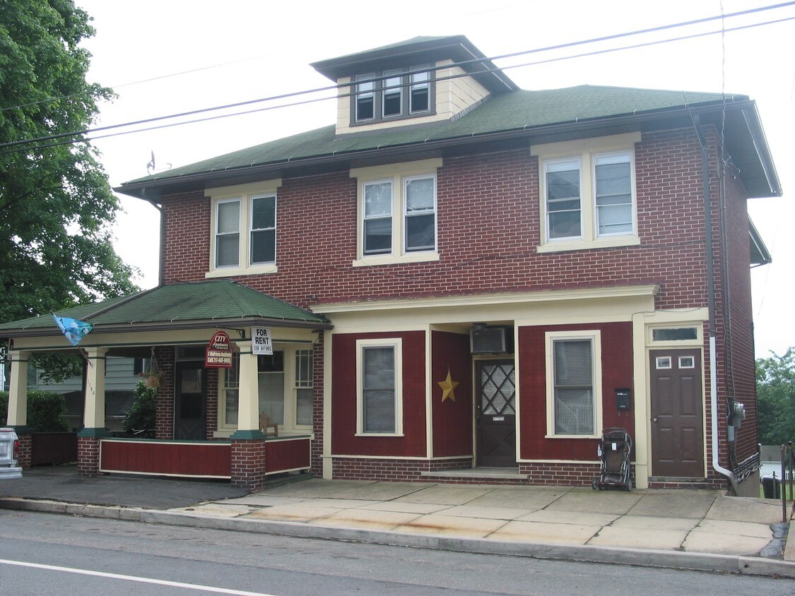 Foto principal - 1122-1124 E Grand Ave