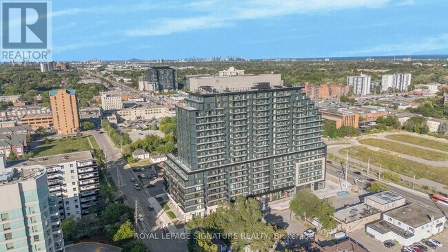 Building Photo - 3009-3009 Novar Rd