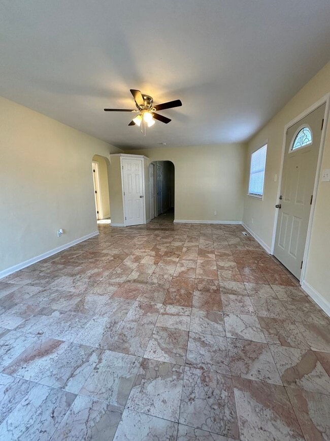 Building Photo - Malibu-4 Bedroom 2 Bath Single Family home