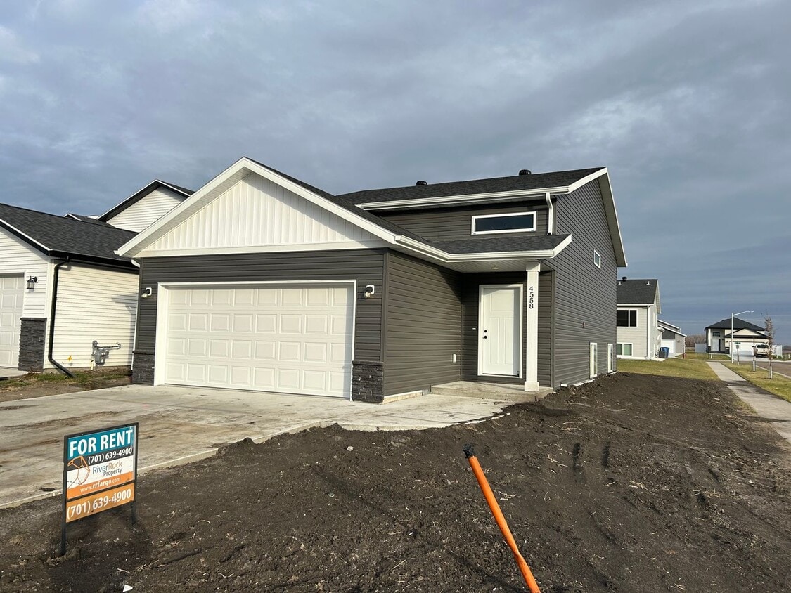 NEW BUILD 4 bd/2 bath AVAILABLE March 1st House Rental in Moorhead