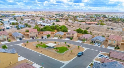 Building Photo - 2412 Village Dr