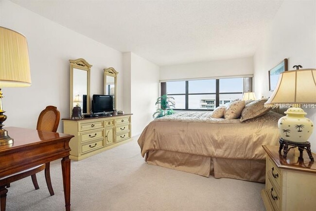 Building Photo - 5000 N Ocean Blvd