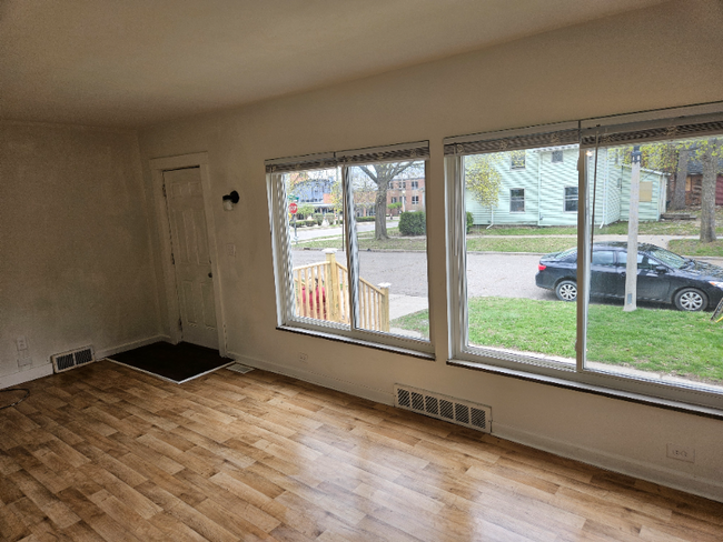 Foto del edificio - 1604 Coleman Ave