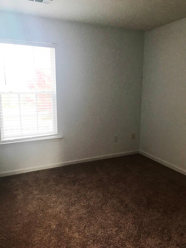 Building Photo - 819 Bellview Way