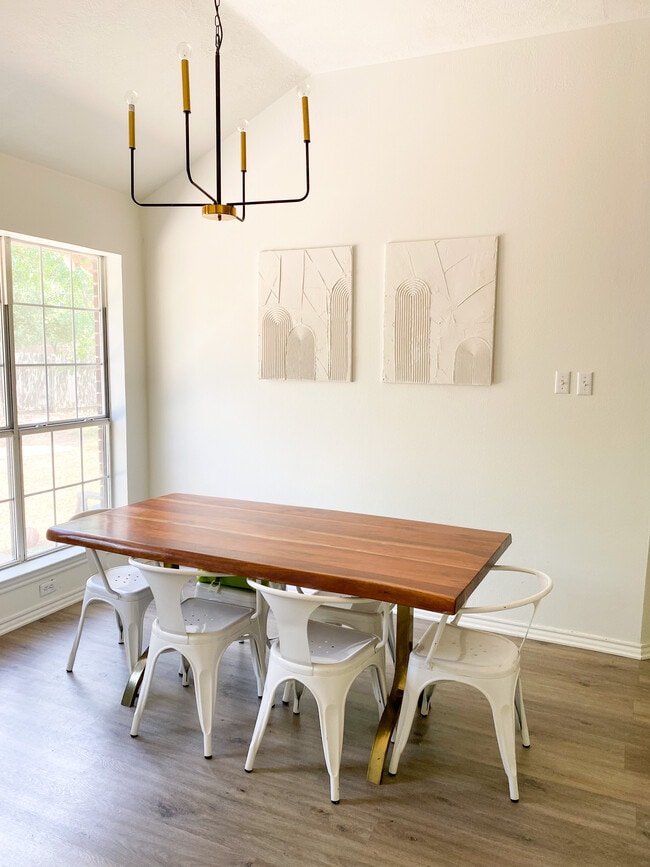 Dining - 4803 Brompton Ln