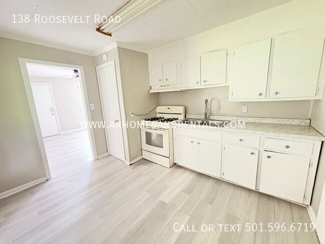 Foto del edificio - 138 Roosevelt Rd