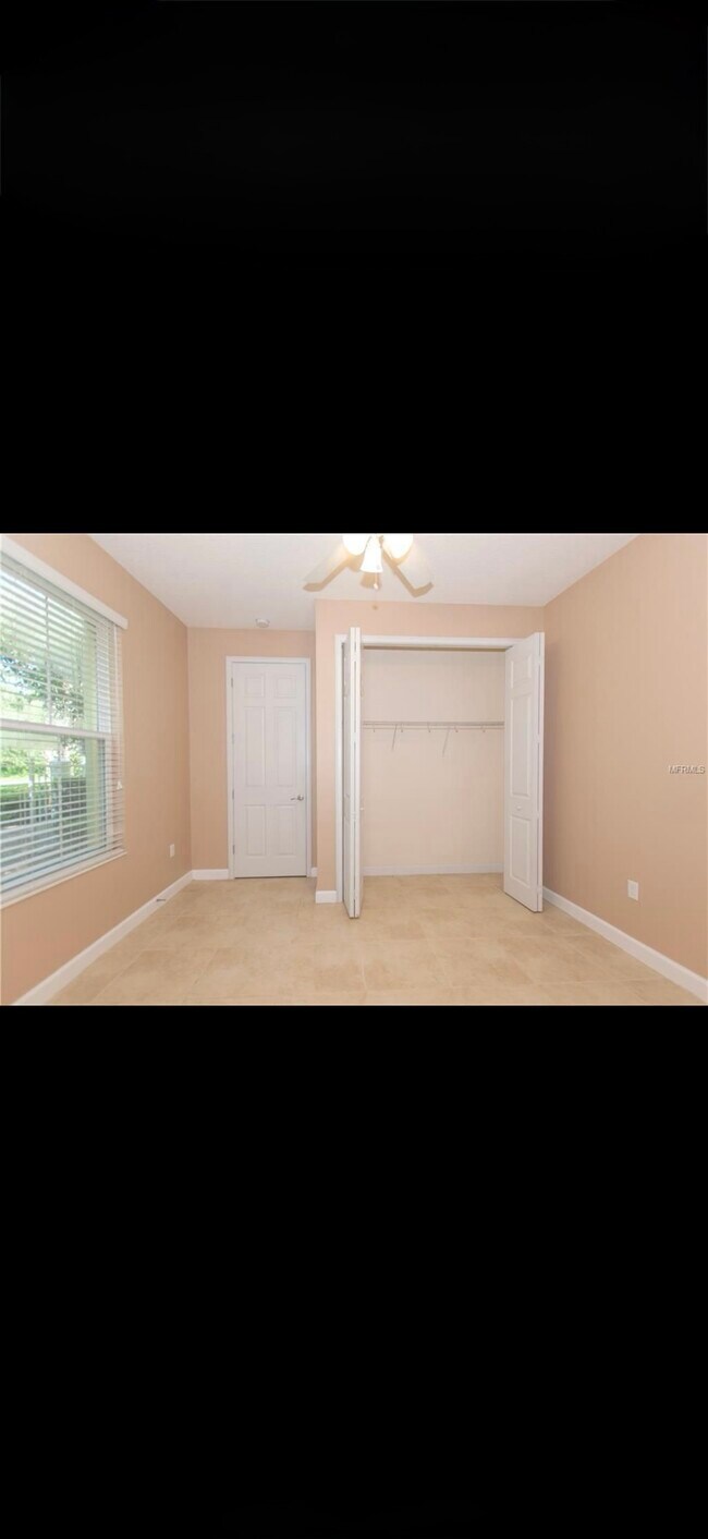 Foto del edificio - 649 Hangnest Ln