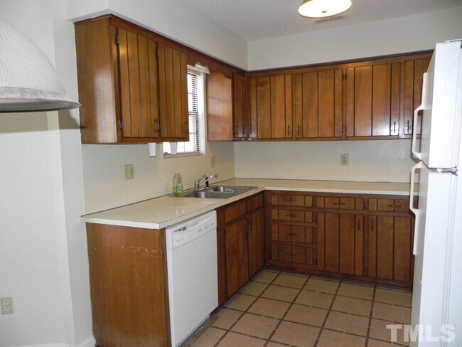 Building Photo - 5300 Grovewood Pl