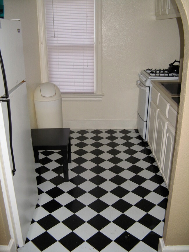 Building Photo - 6127 Goliad Ave