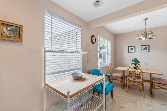 Foto del edificio - 715 Normandy Ln