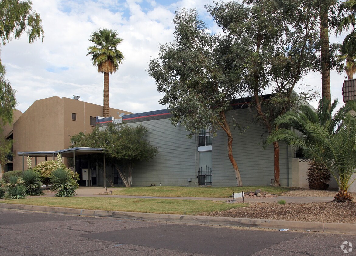 Foto del edificio - 320 E Willetta St