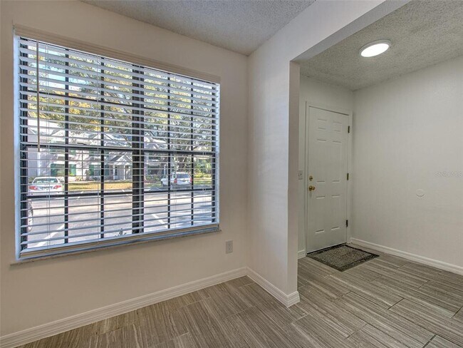 Building Photo - 3319 Laurel View Dr