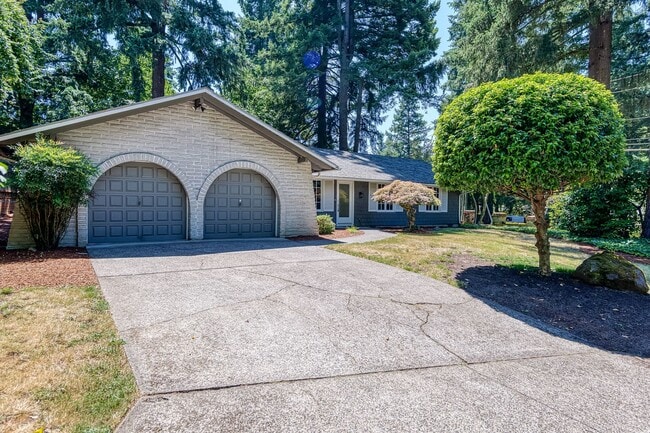 Building Photo - Beautifully Remodeled One Level 3 Bedroom,...