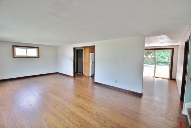 Building Photo - 4 bedroom in Oakville Connecticut 06779