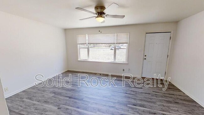 Foto del edificio - 1216 Janes Ln