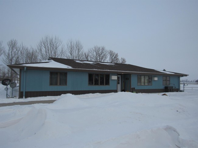 Building Photo - 315 School Ave