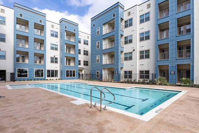 Building Photo - Emilia