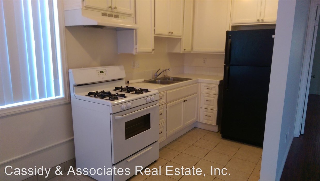 Building Photo - 4495 Clairemont Dr