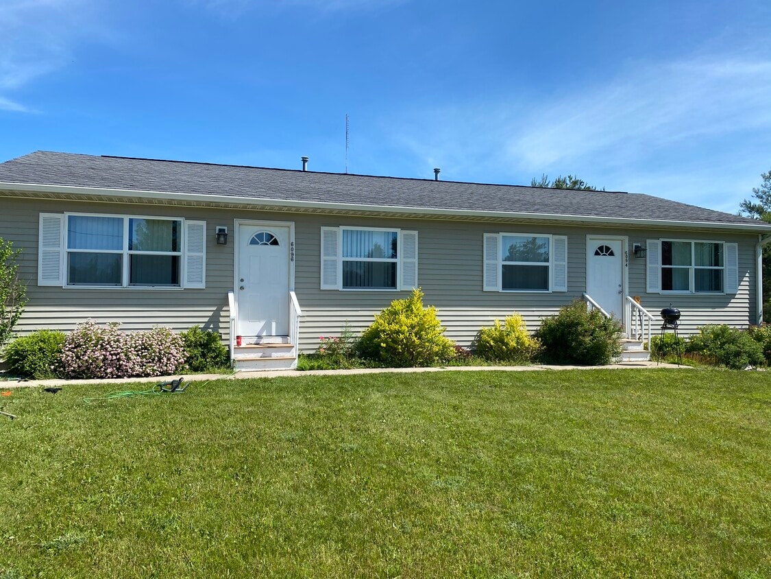 2 bedroom duplex - 6096 Barney Rd