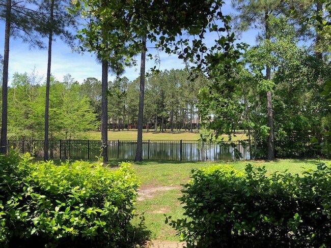 Building Photo - 554 Camellia Ct