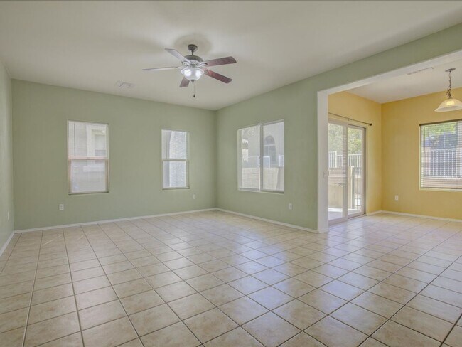 Building Photo - 3 Bedroom  2 1/2 Baths