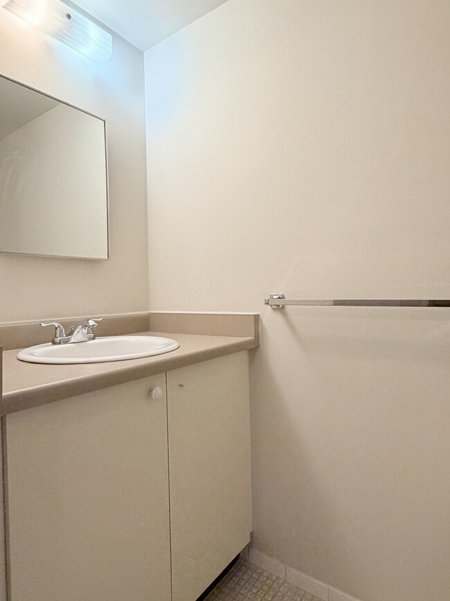 Building Photo - 1653 Ouellette Ave