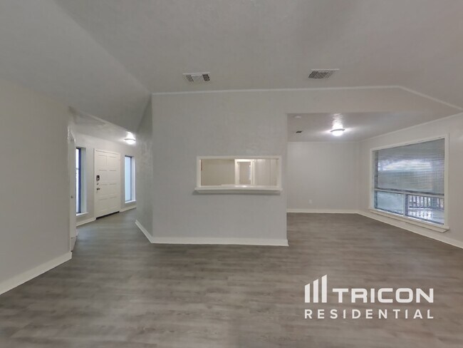 Foto del edificio - 120 WoodCrest Dr