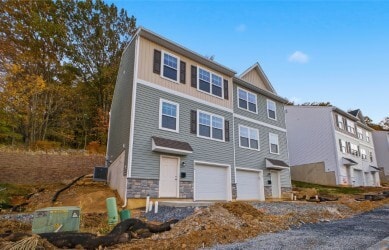 Building Photo - 1250 E 7th St