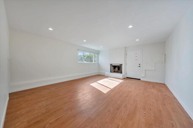 Building Photo - 3614 Farm Hill Blvd