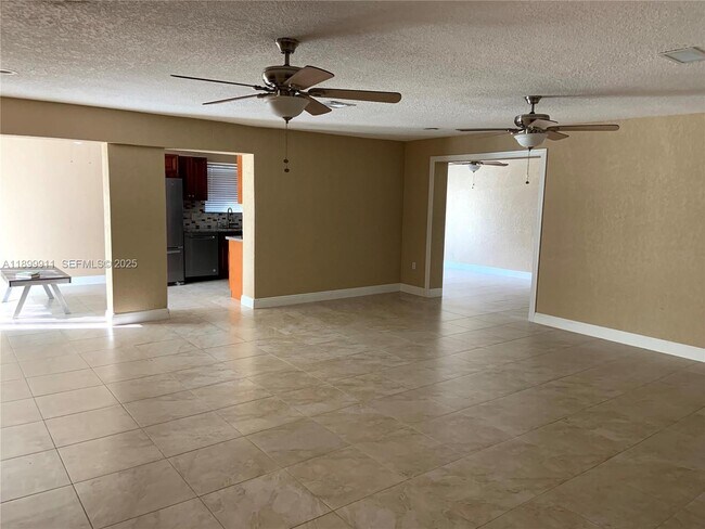 Foto del edificio - 6407 SW 5th St