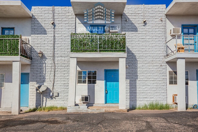 Building Photo - 525 N 32nd St