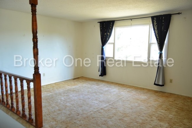 Building Photo - 350 Wind River Ave