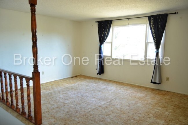 Foto del edificio - 350 Wind River Ave