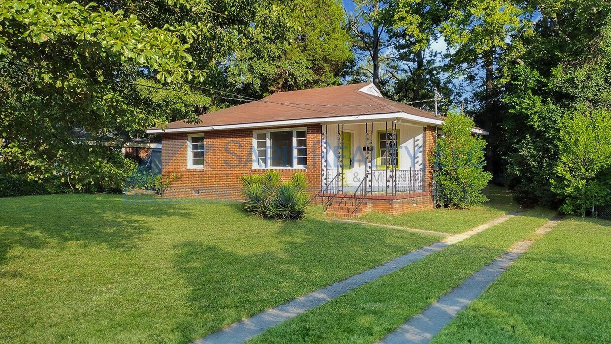 Foto principal - Charming 3 Bedroom Macon Home - Move in by...
