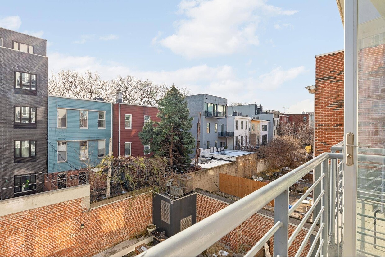 Primary Photo - 100 Maspeth Ave
