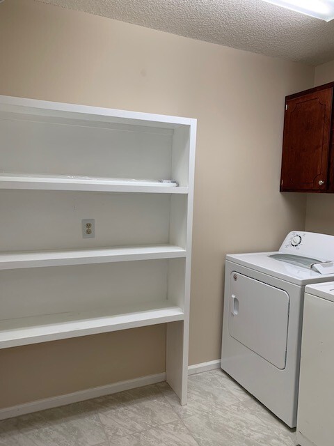 Building Photo - 1769 Wayland Park Dr
