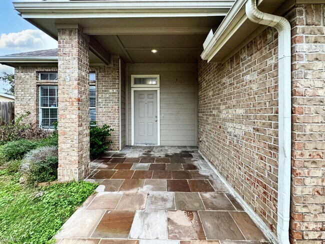 Foto del edificio - 4 br, 3.5 bath House - 6050 Sandy Creek Dr