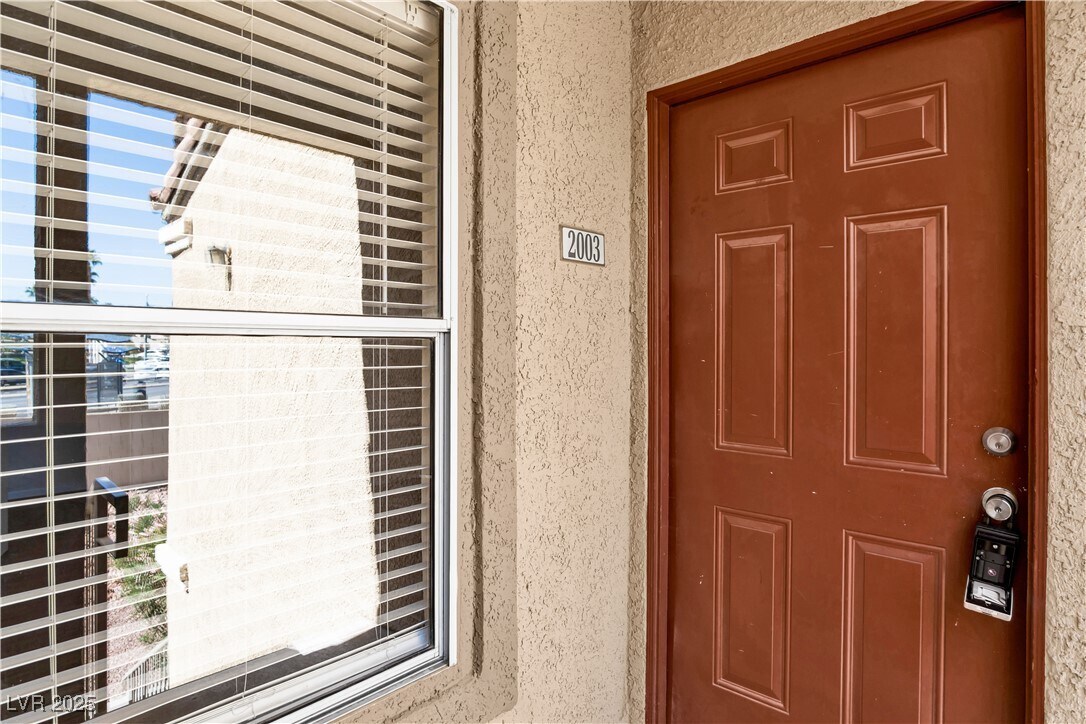 Foto principal - 2300 E Silverado Ranch Blvd
