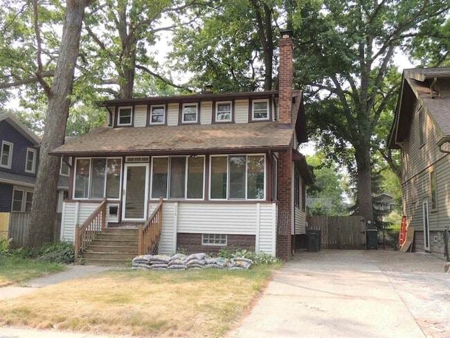 Building Photo - 506 Hawthorn Ave