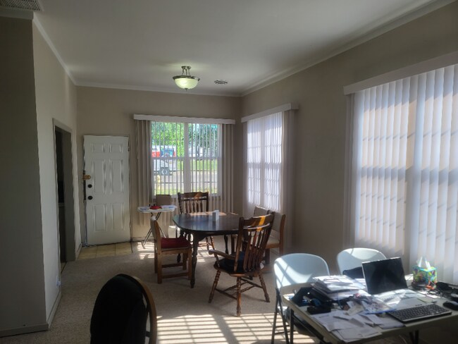 Foto del edificio - 400 1st Ave NW