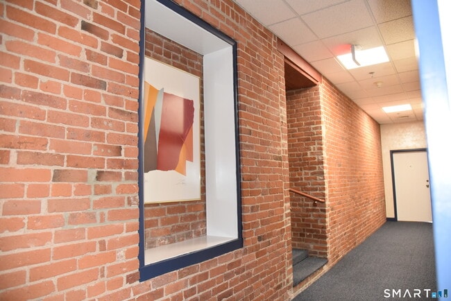 Building Photo - 32 Haviland St