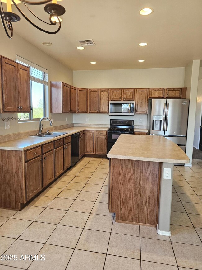 Building Photo - 1579 W Cottonwood Blfs Dr