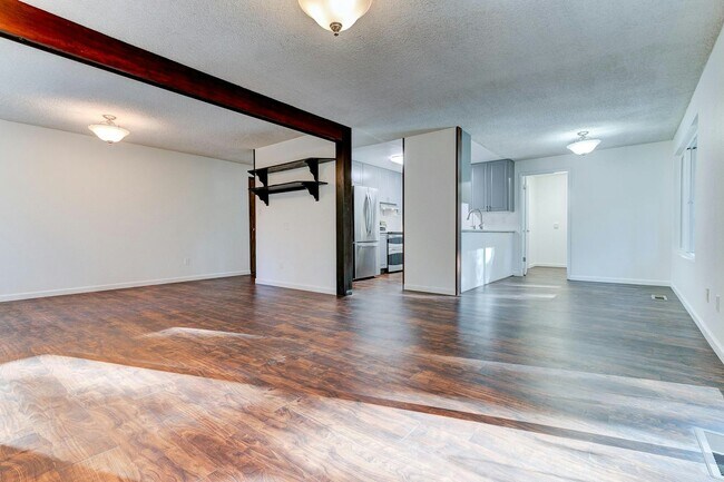 Building Photo - 4830 SW Dawn St