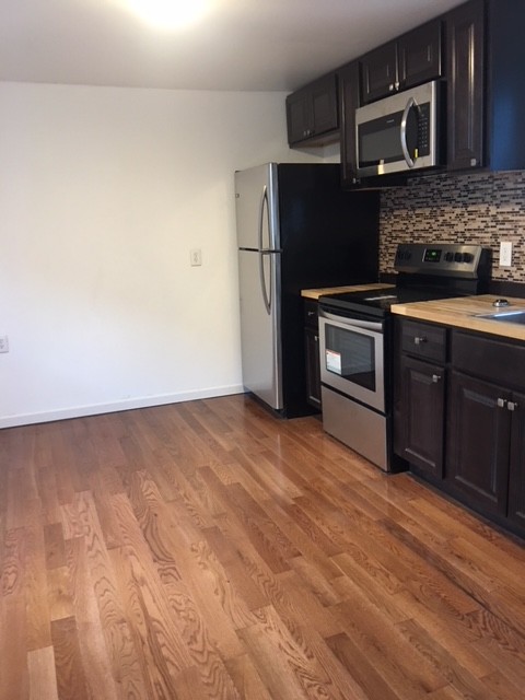 Kitchen - 210 E 18th St