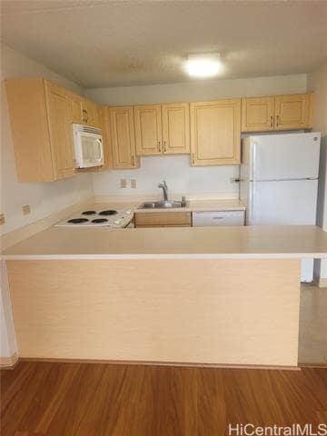 Building Photo - 411 Hobron Ln