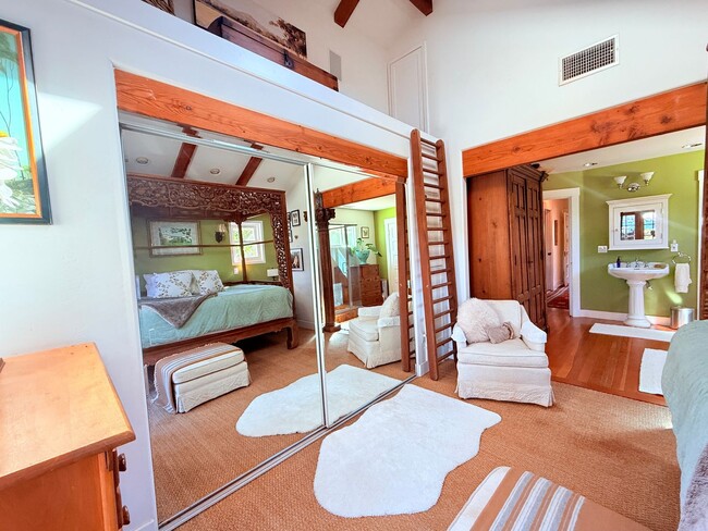 Foto del edificio - FULLY FURNISHED 30+ RENTAL IN SANTA BARBARA, Owner prefers 6-12 lease | Pet Friendly House